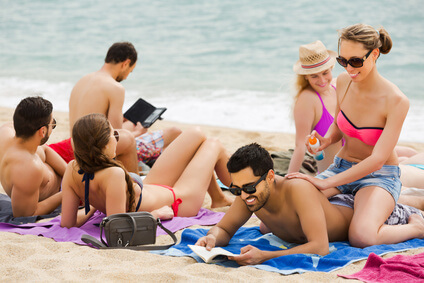 comment-séduire-des-filles-à-la-plage